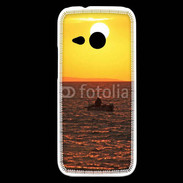 Coque HTC One Mini 2 Levé de soleil et bateau de pêche en mer